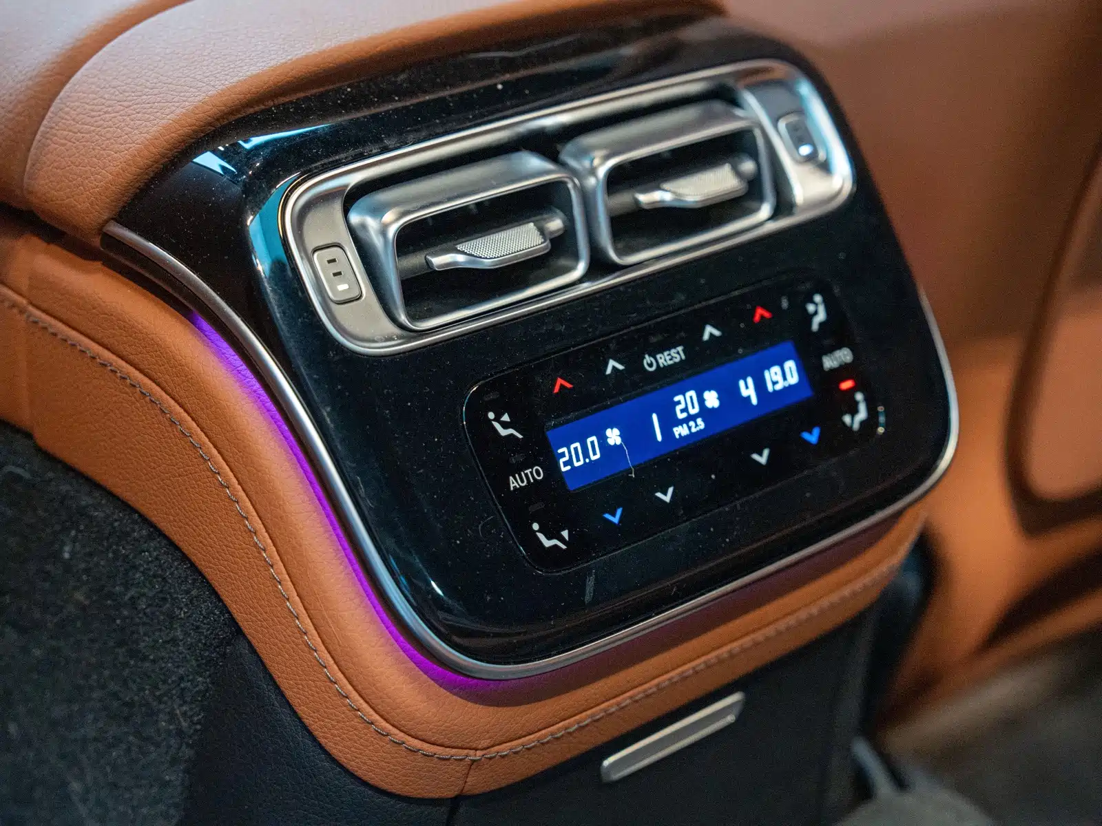 Photo 23 - Mercedes-Benz S-Class