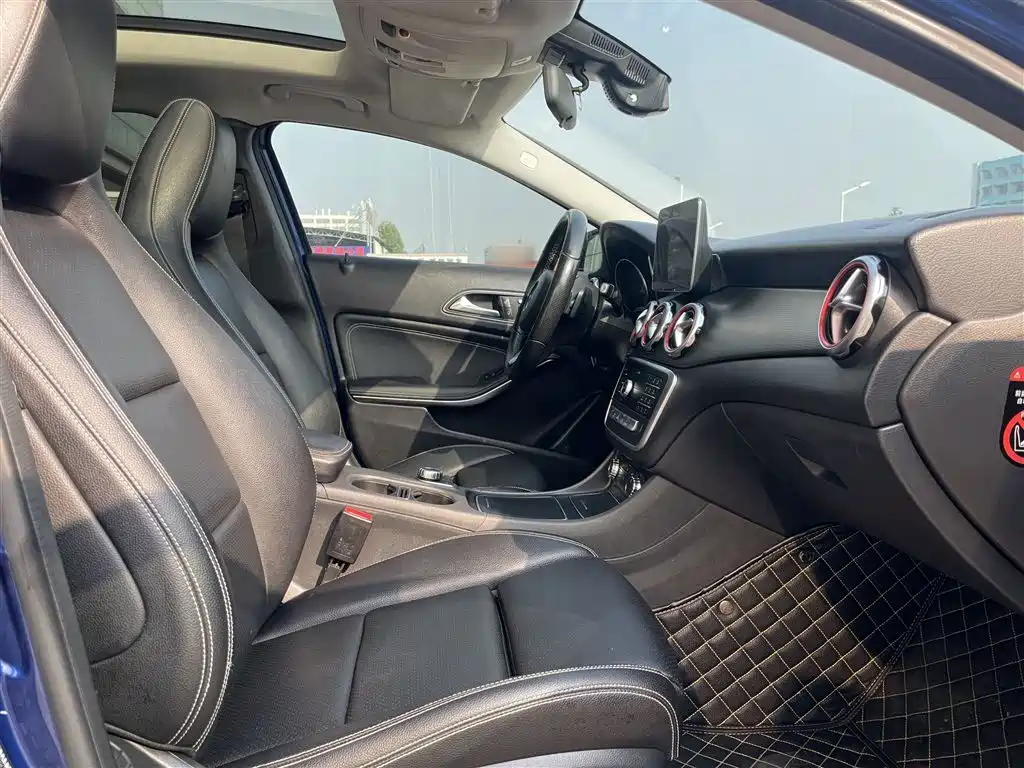 Mercedes-Benz GLA 2018 GLA 200 Dynamic фото 15