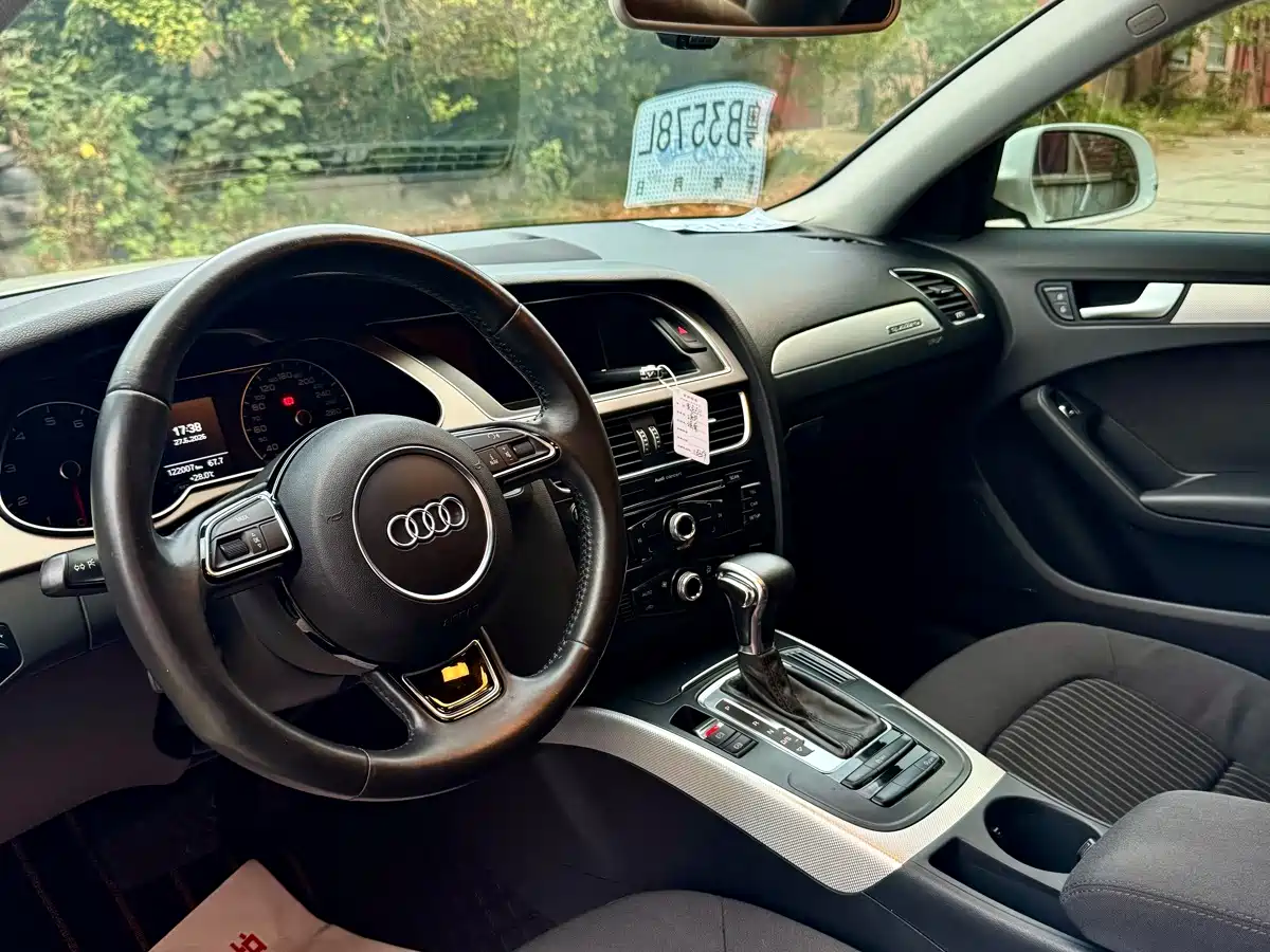 Photo 6 - Audi A4L