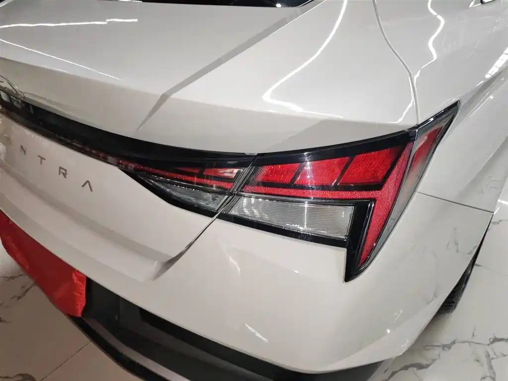 Hyundai Elantra 2023 Model 1.5L CVT LUX Premium Edition фото 24