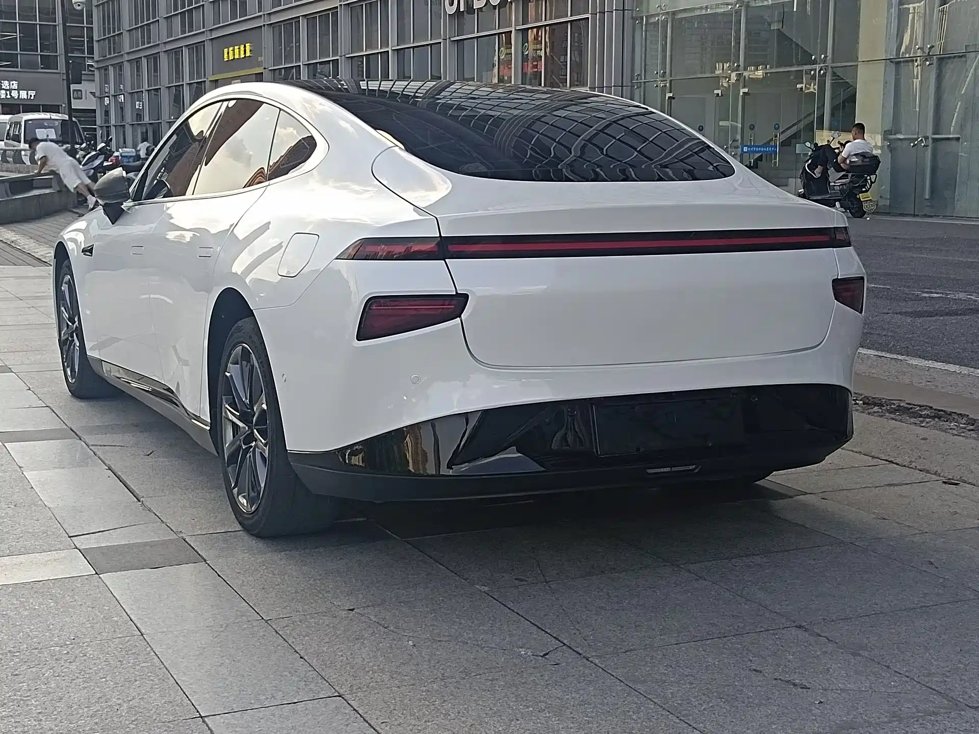 Фото 6 - XPeng P7