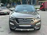 Photo 3 - Hyundai Santa Fe
