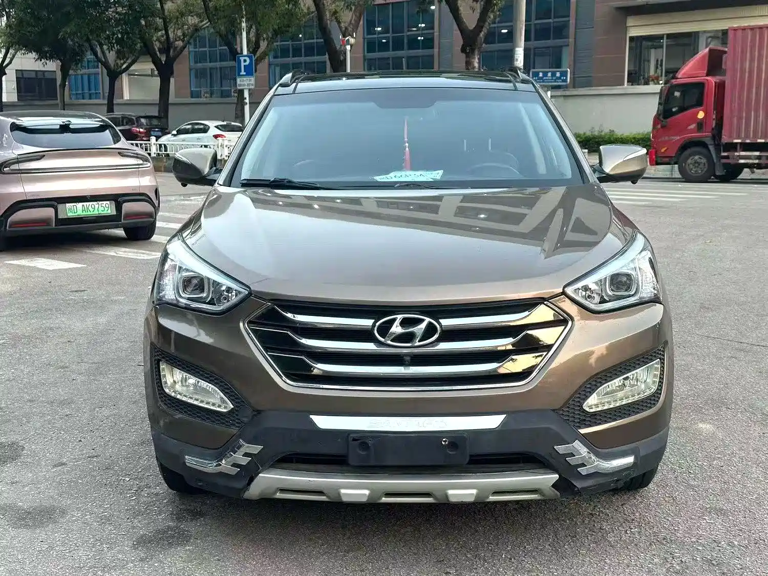 Photo 3 - Hyundai Santa Fe
