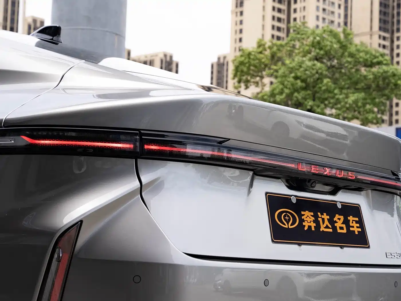 Lexus ES 2026 2025 Model 300h Base Version