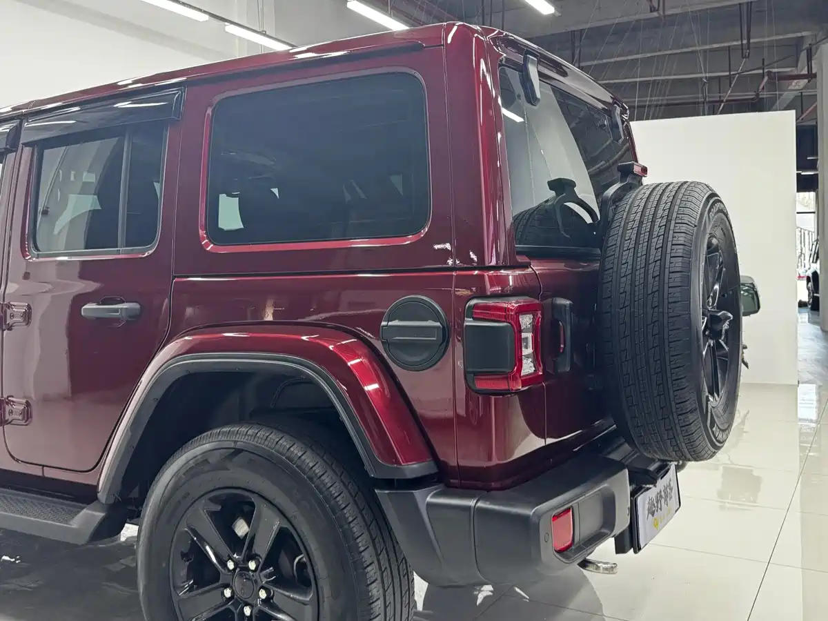 Фото 14 - Jeep Wrangler