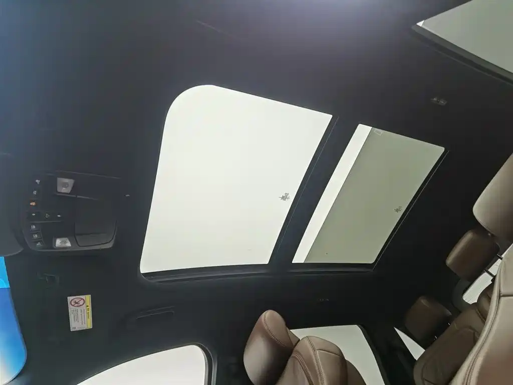 LINCOLN NAVIGATOR (IMPORT)