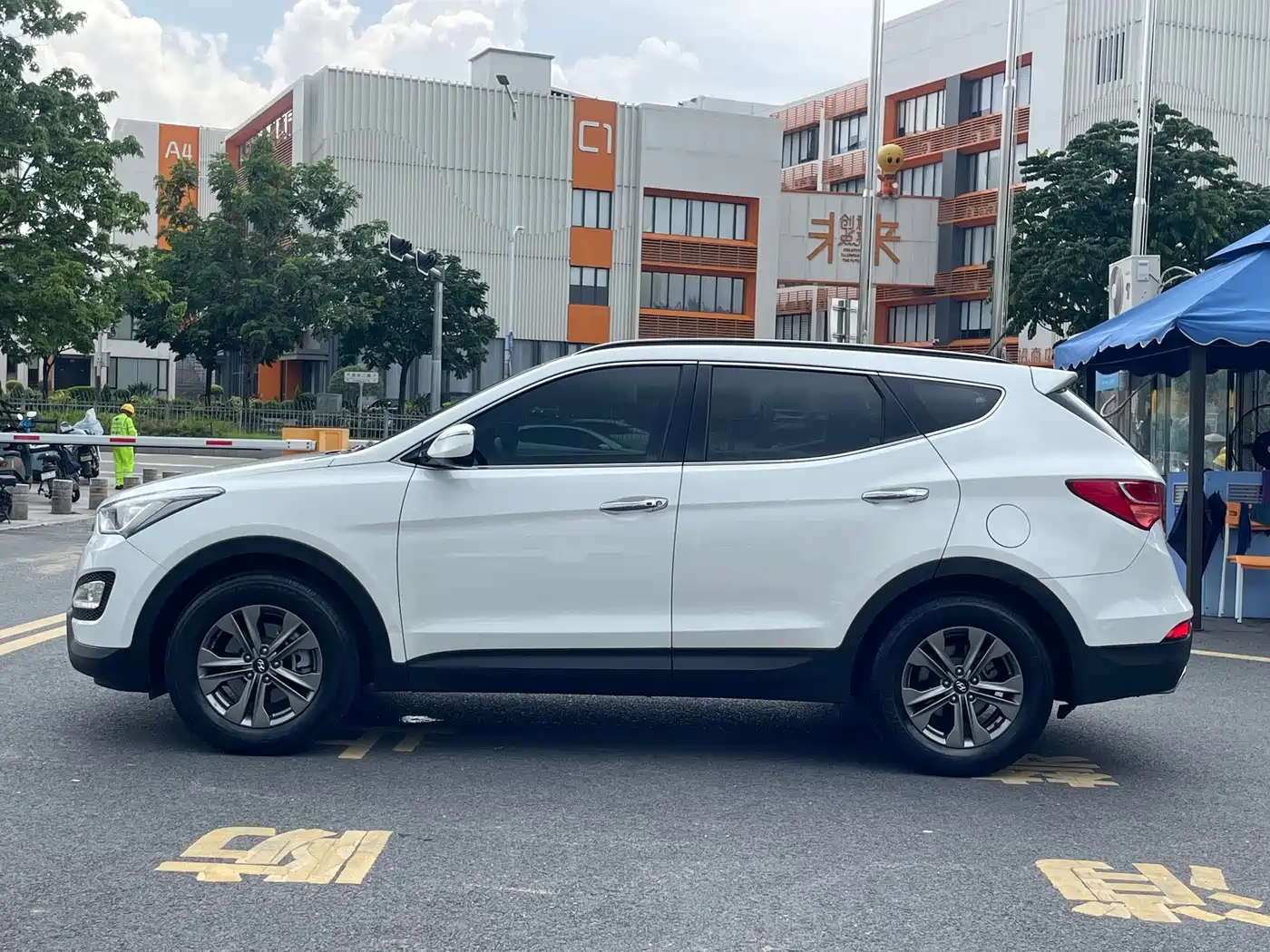 Hyundai Santa Fe 2014 2013 Model 2.4L Automatic 2WD Smart