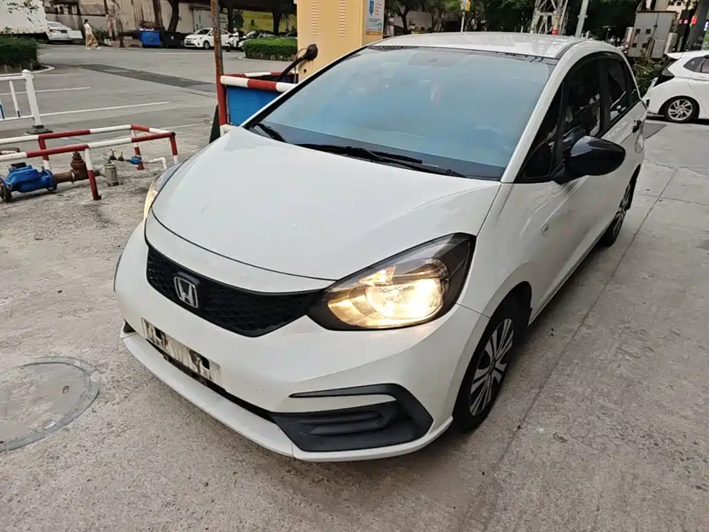 Фото 2 - Honda Fit