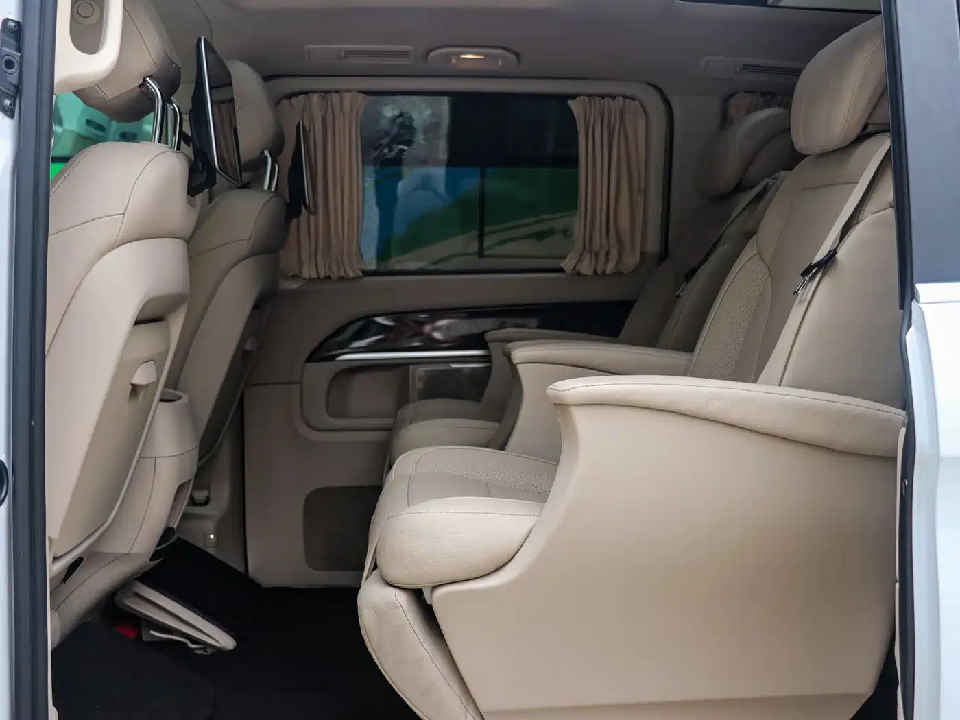 Mercedes-Benz V-Class 2016 V 260 Premium Edition фото 8