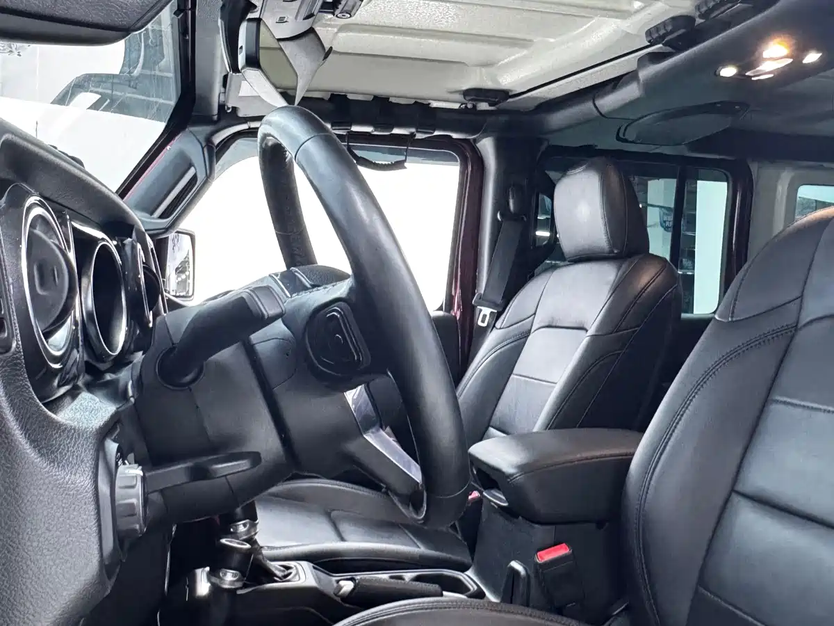Фото 7 - Jeep Wrangler