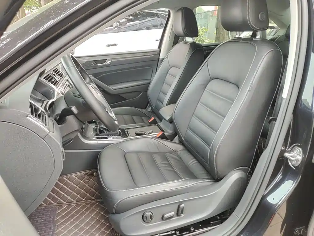 Фото 15 - Volkswagen Passat