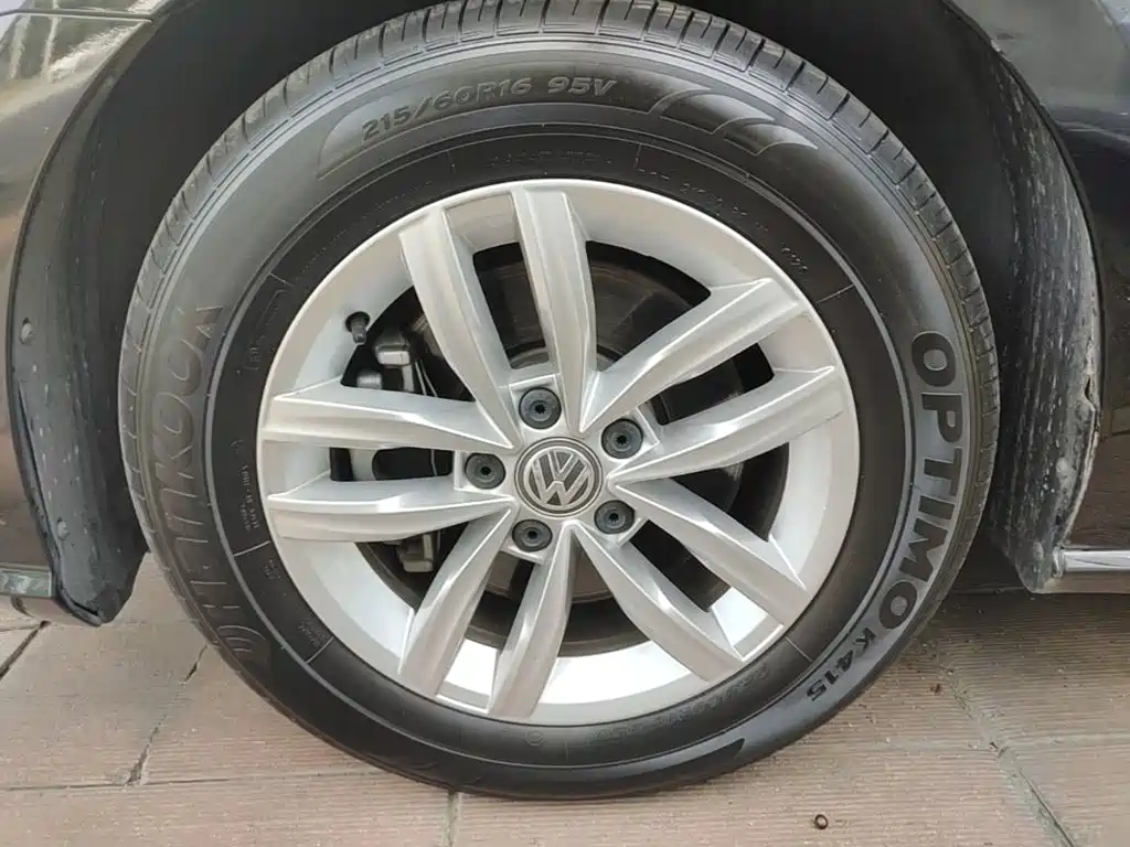 Фото 23 - Volkswagen Passat