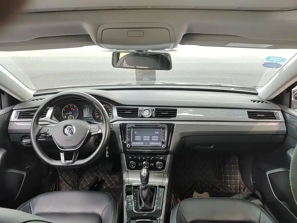 Фото 10 - Volkswagen Passat