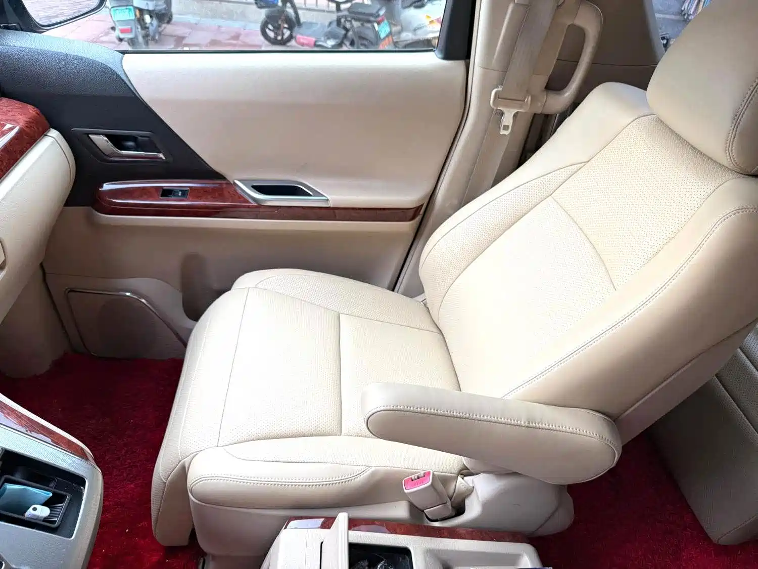 صورة 7 - Toyota Alphard