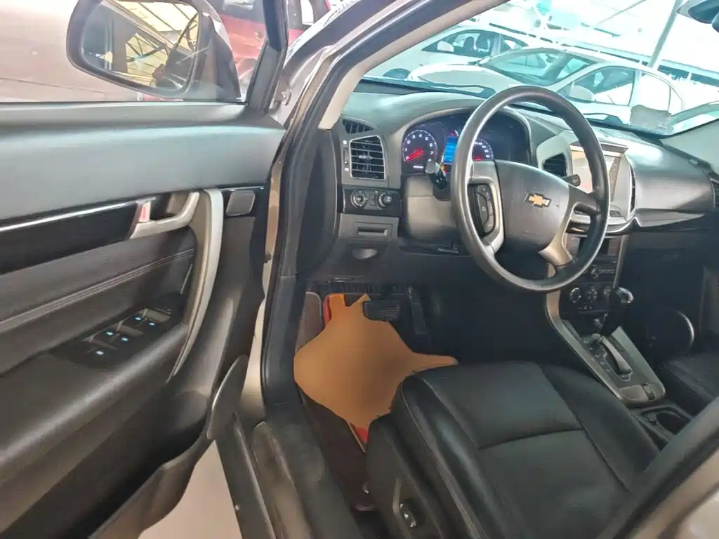 Chevrolet Captiva 2016 2015 2.4L 2WD Urban Edition 7-seater
