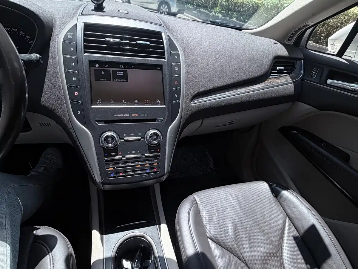 Фото 11 - Lincoln MKC