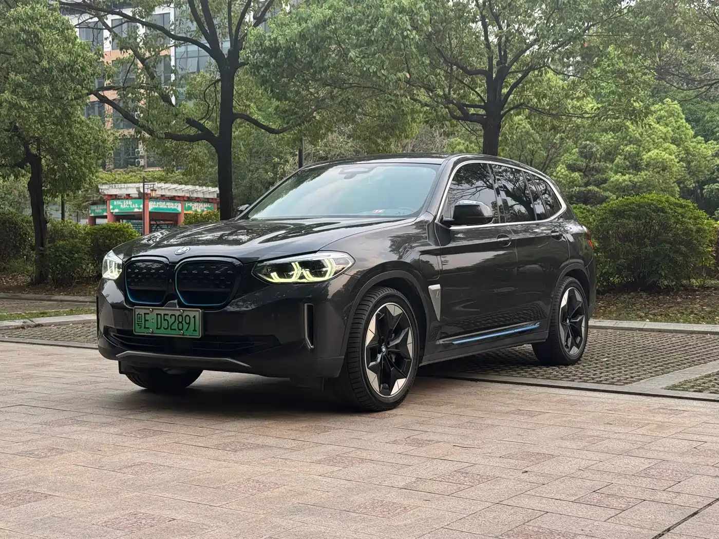BMW IX3
