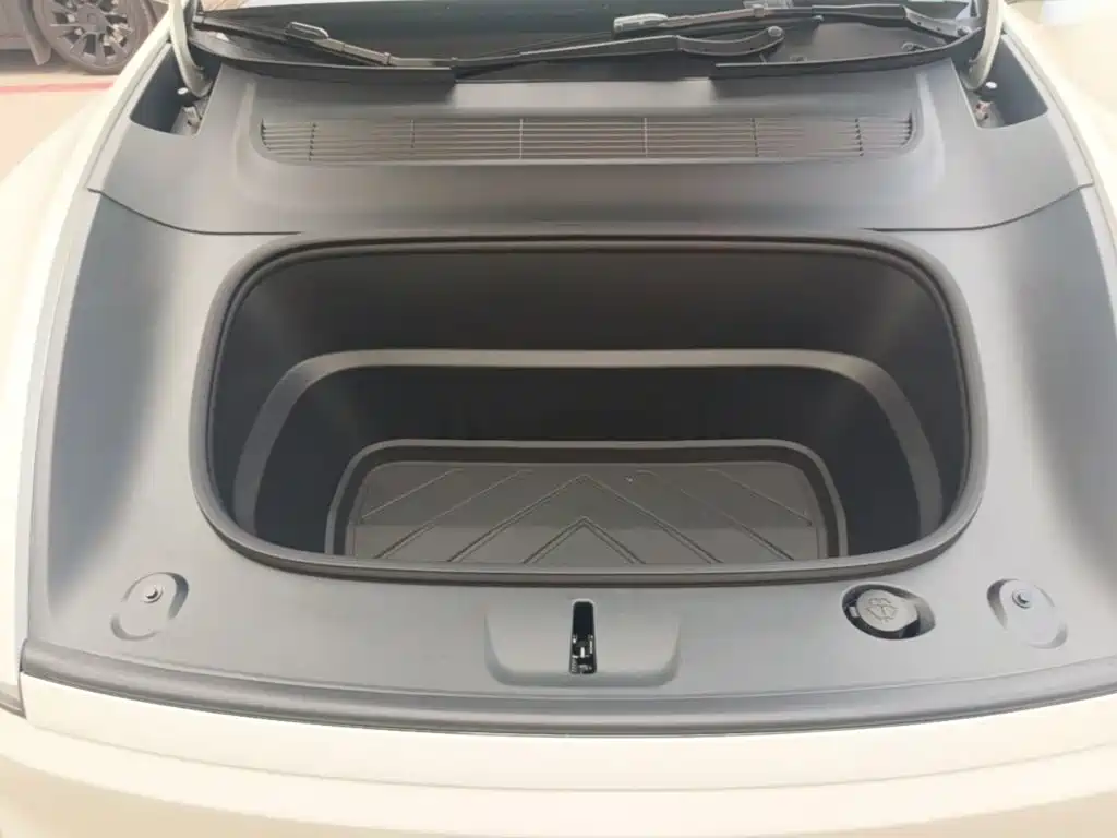 Tesla Model Y L 2026 2025 Facelift Long Range AWD