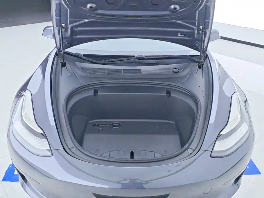 Фото 10 - Tesla Model 3