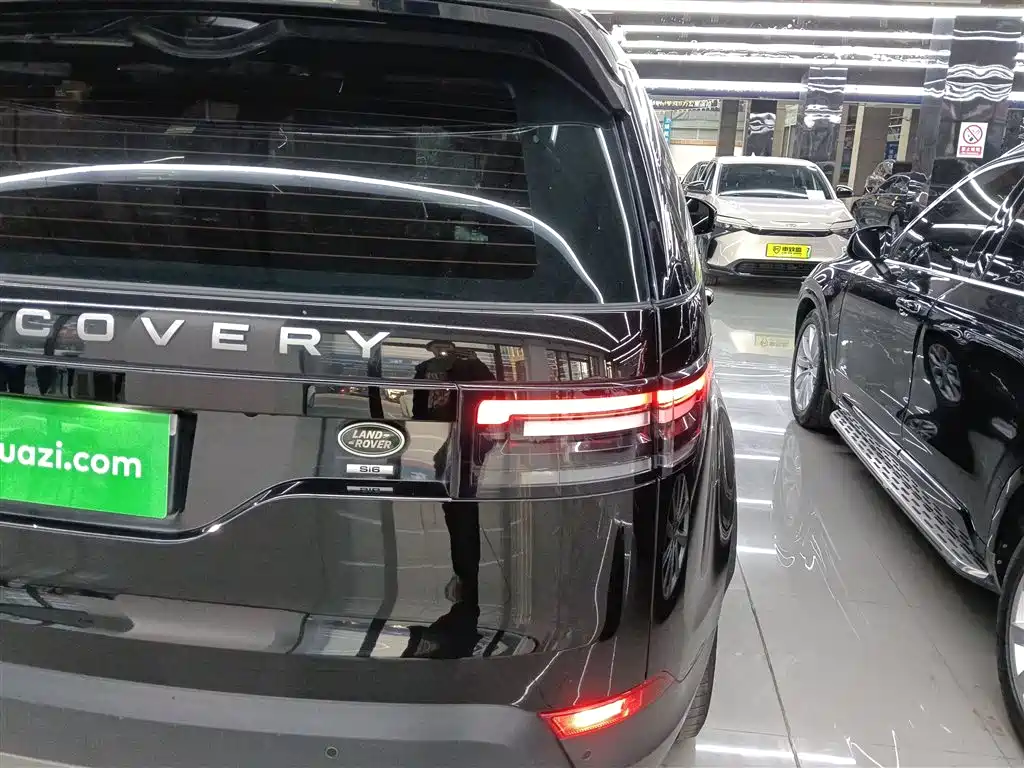 Land Rover Discovery 2018 3.0 SC V6 SE фото 8