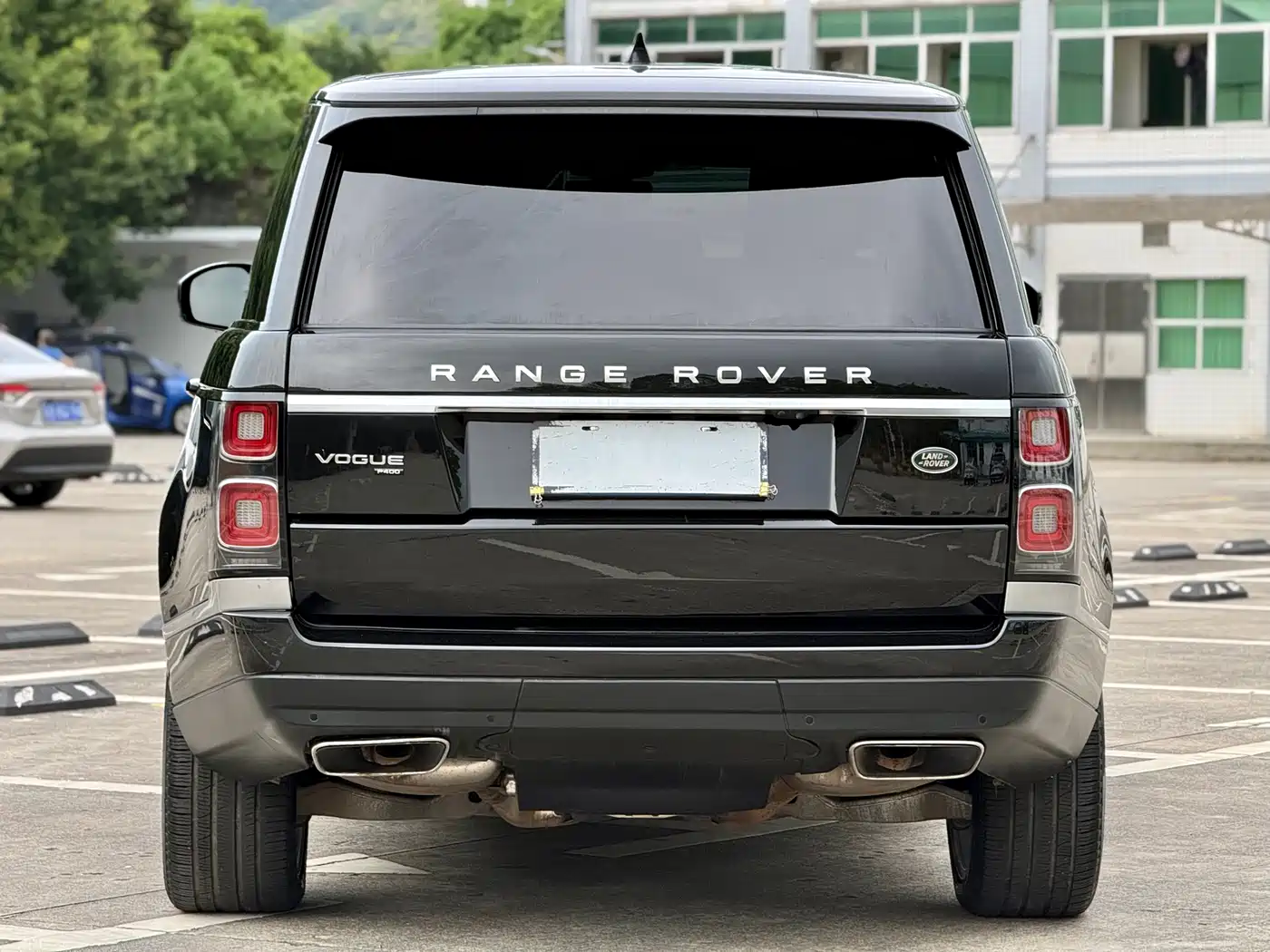 Land Rover Range Rover 2022 3.0 L6 400PS Heritage Extended Classic Edition фото 24