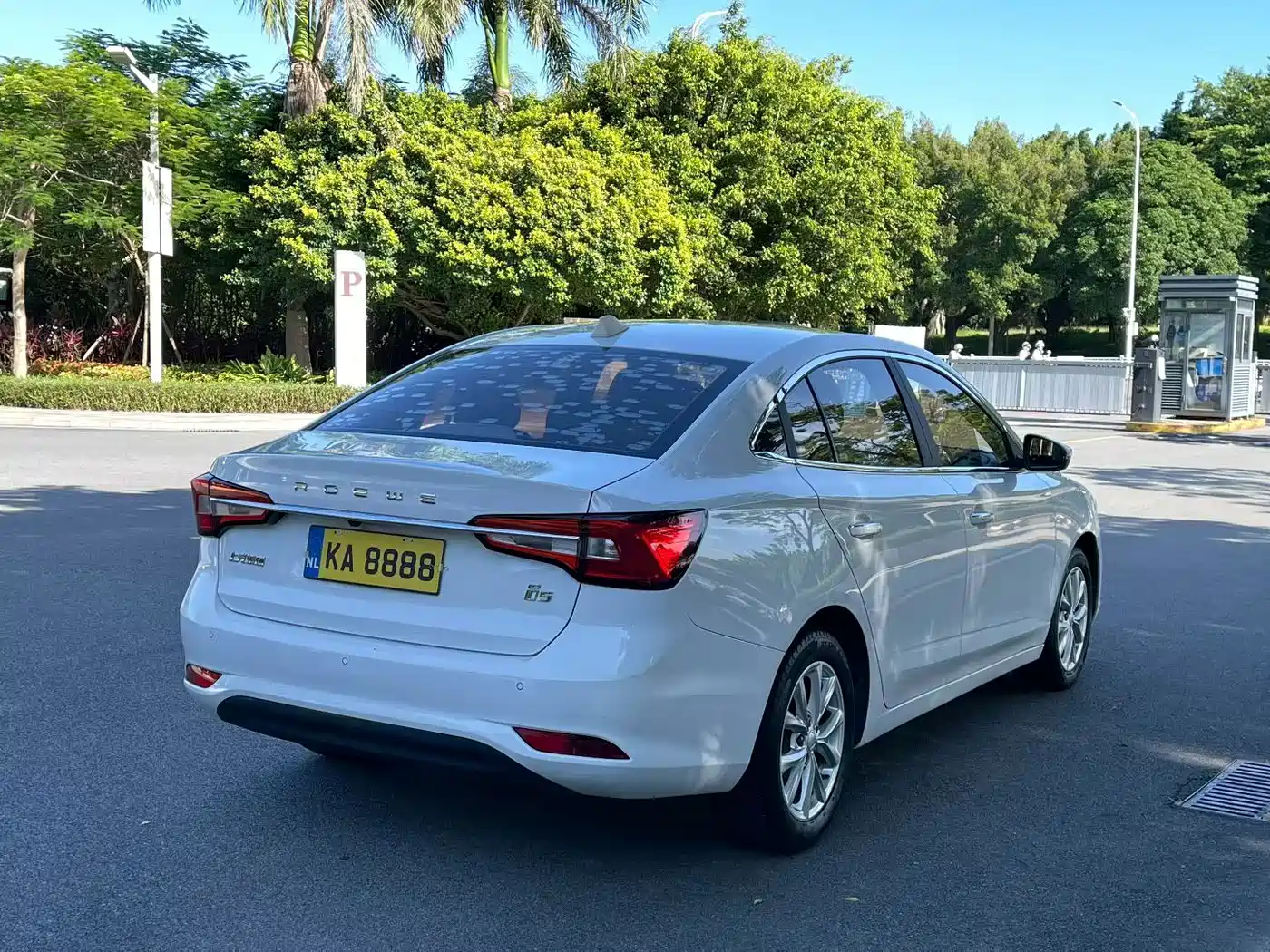 Фото 9 - Roewe i5
