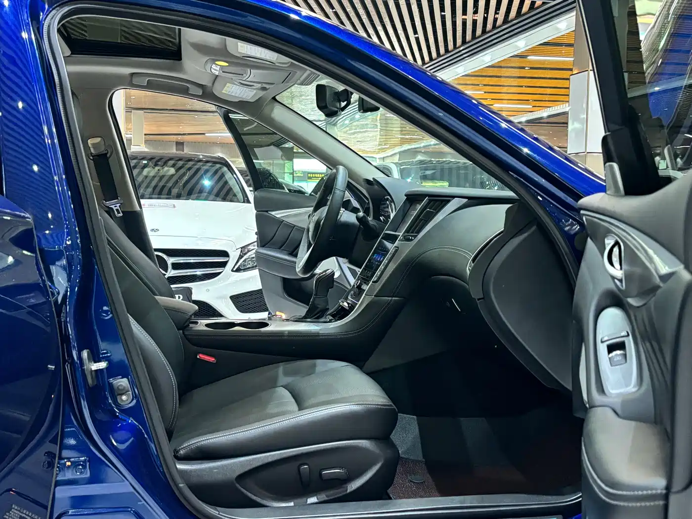 Infiniti Q50L 2019 2018 2.0T Premium Edition (China VI)