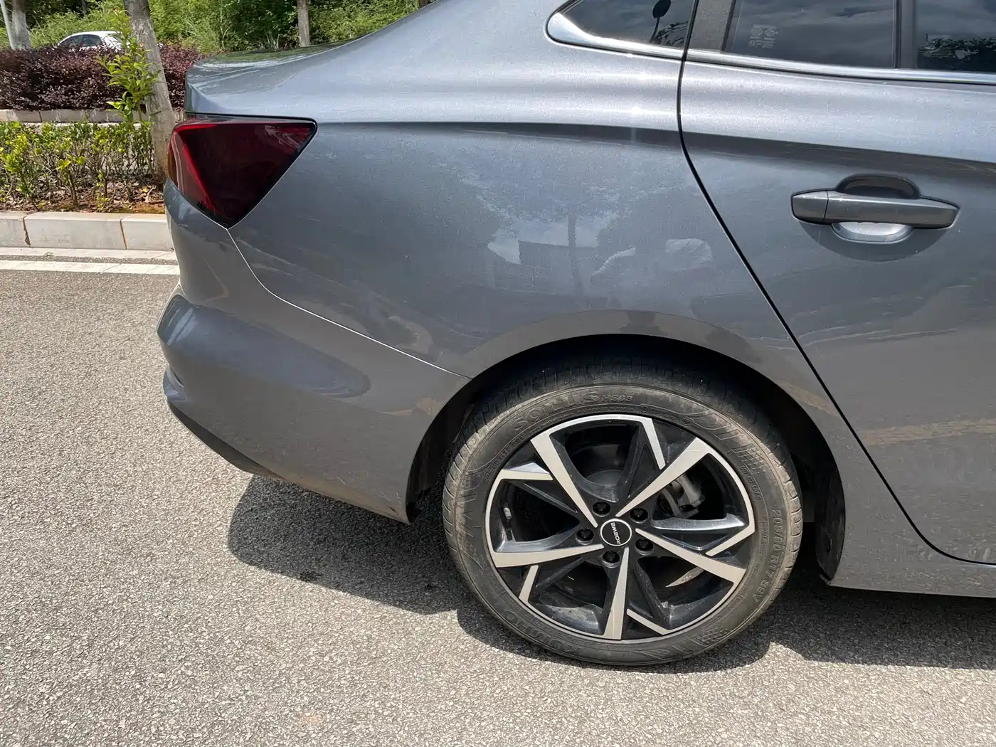 Фото 15 - Roewe i5