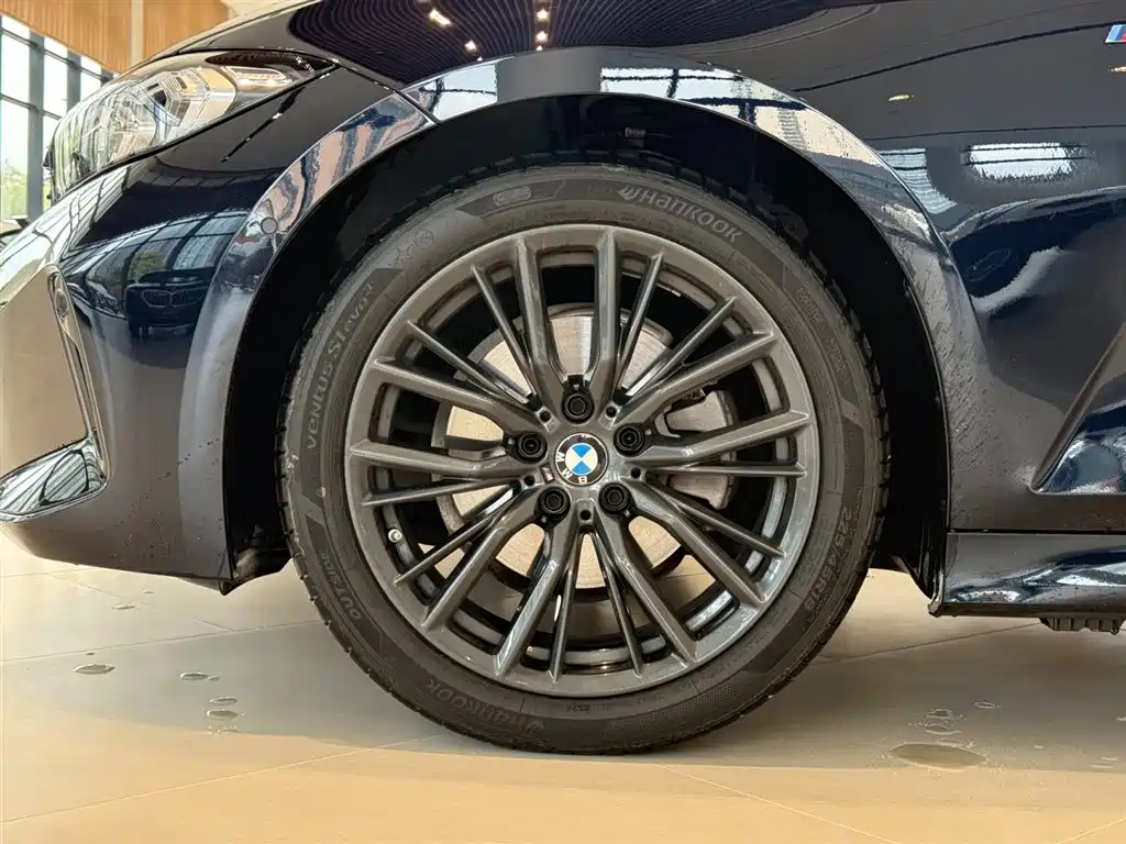 BMW 3 Series 2024 325i M Sport Shadowline Package фото 2