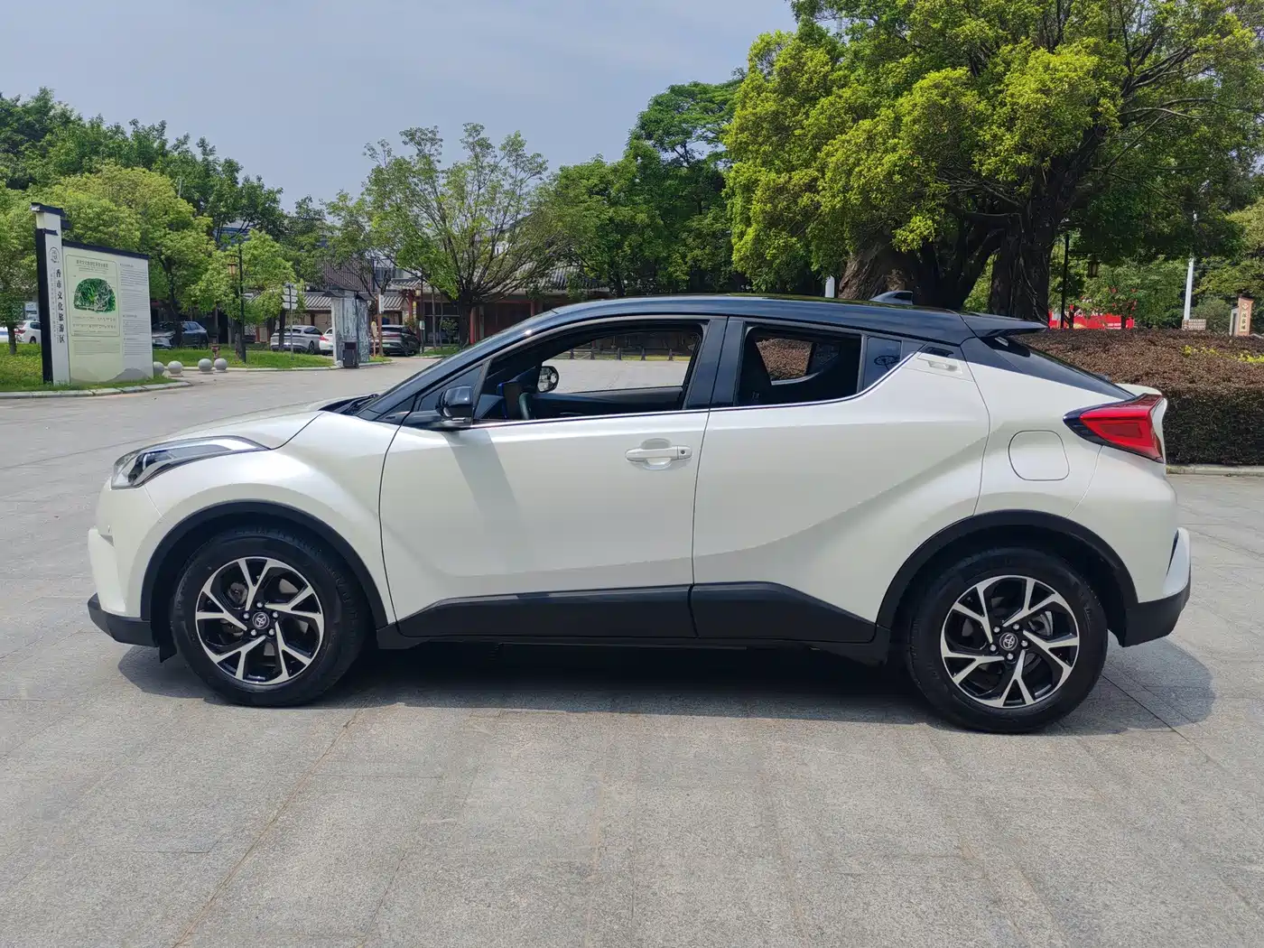 Toyota C-HR 2021 2020 Model 2.0L Leading