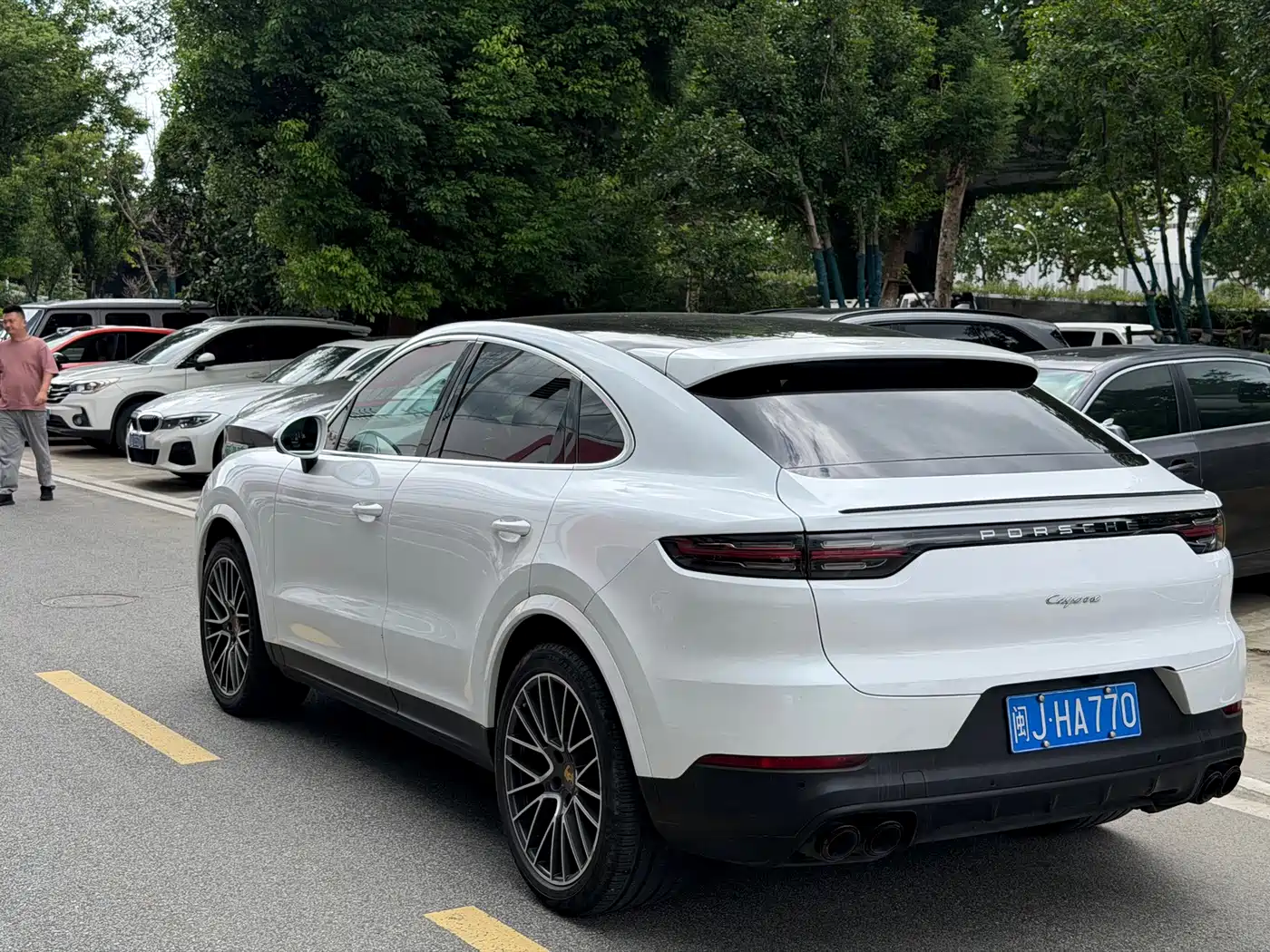 Photo 7 - Porsche Cayenne
