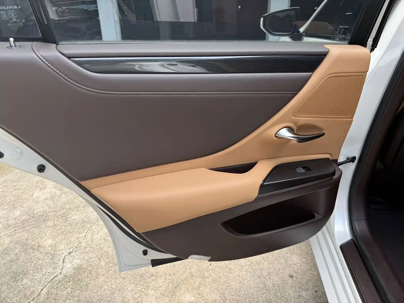 Фото 9 - Lexus ES