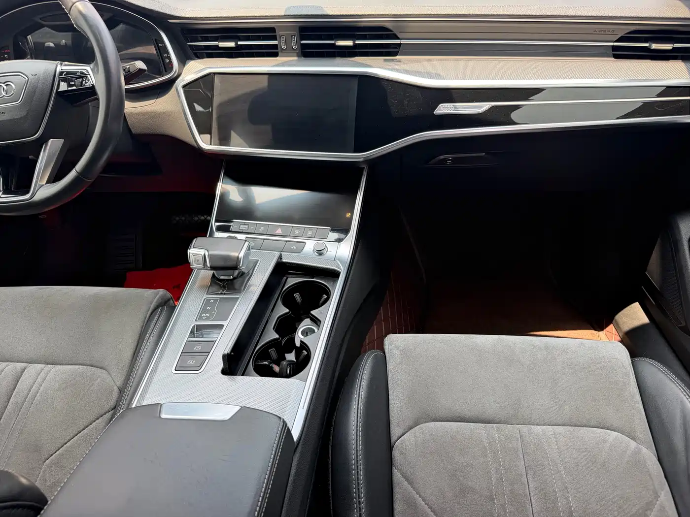 Фото 10 - Audi A6L