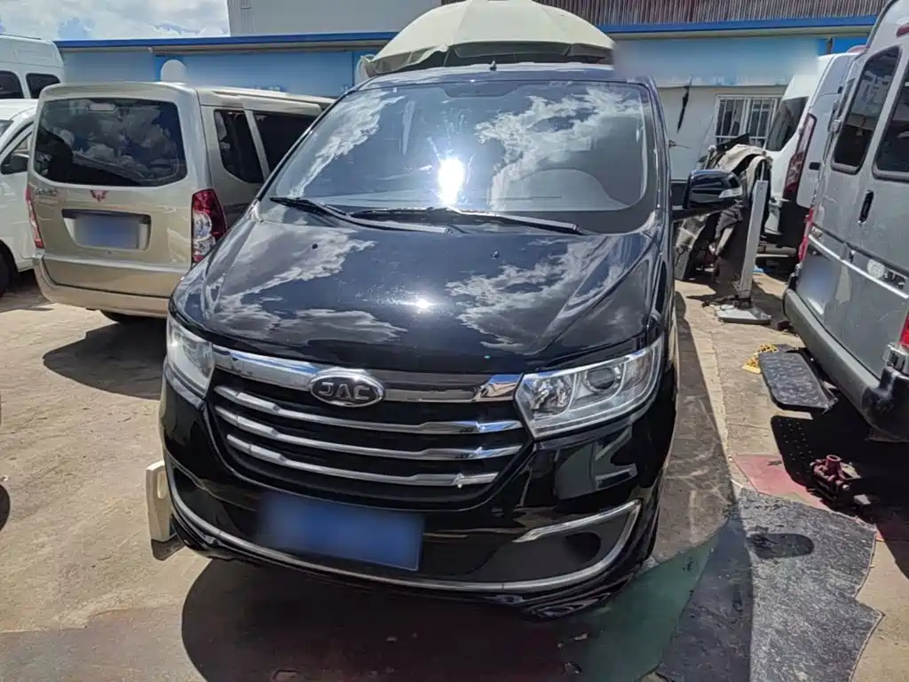 JAC Refine M3 2023 2023 PLUS 1.8L Comfort 7/8-seater