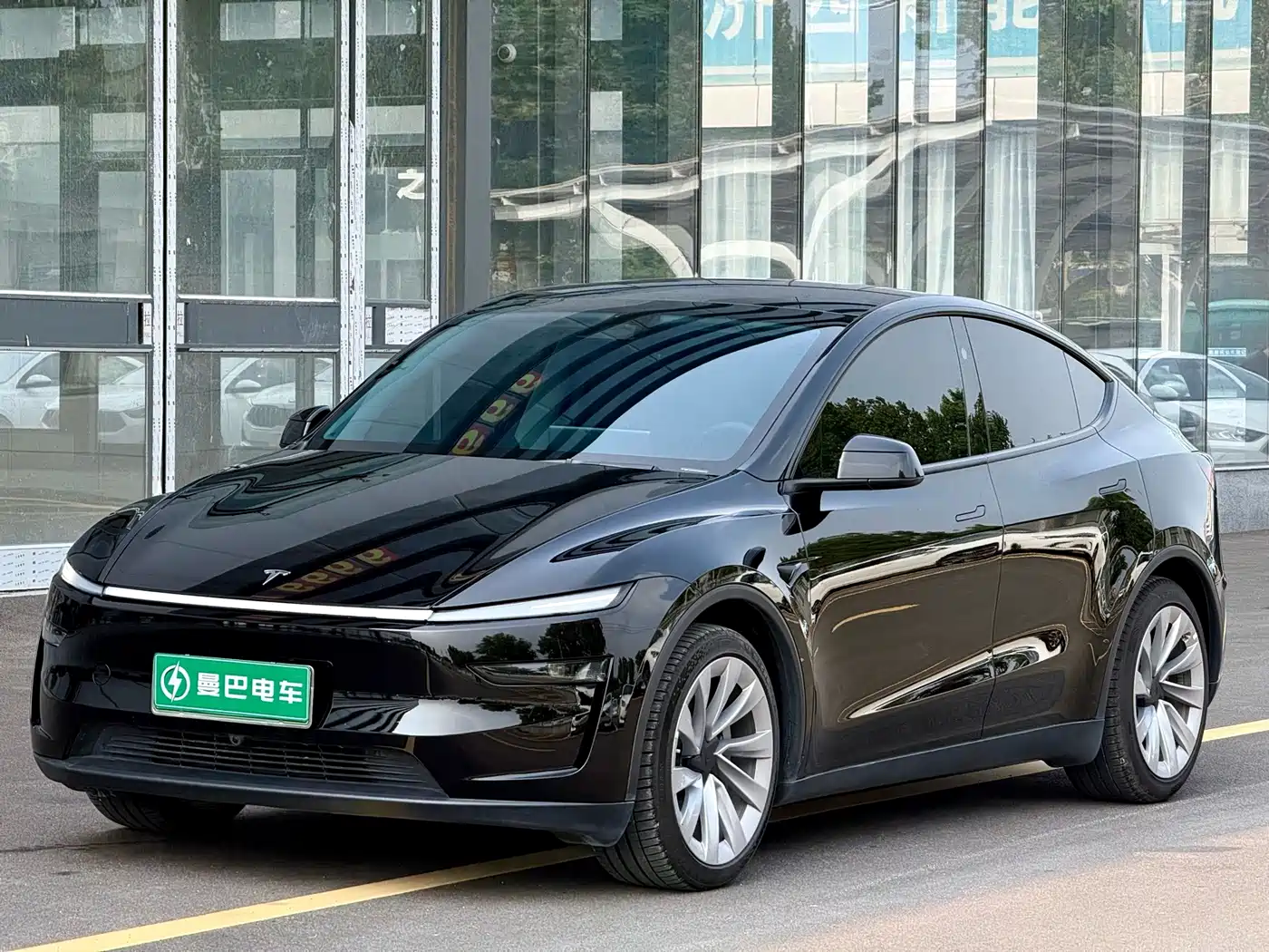 Tesla Model Y 2025