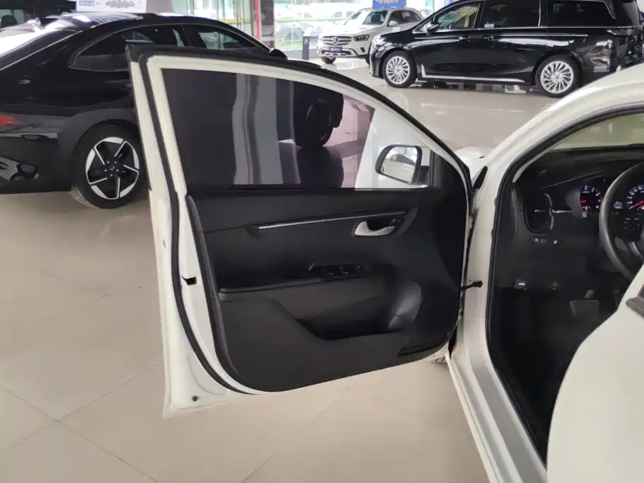 Kia K2 2018 2017 Sedan 1.4L AT 15th Anniversary Special Edition GLS