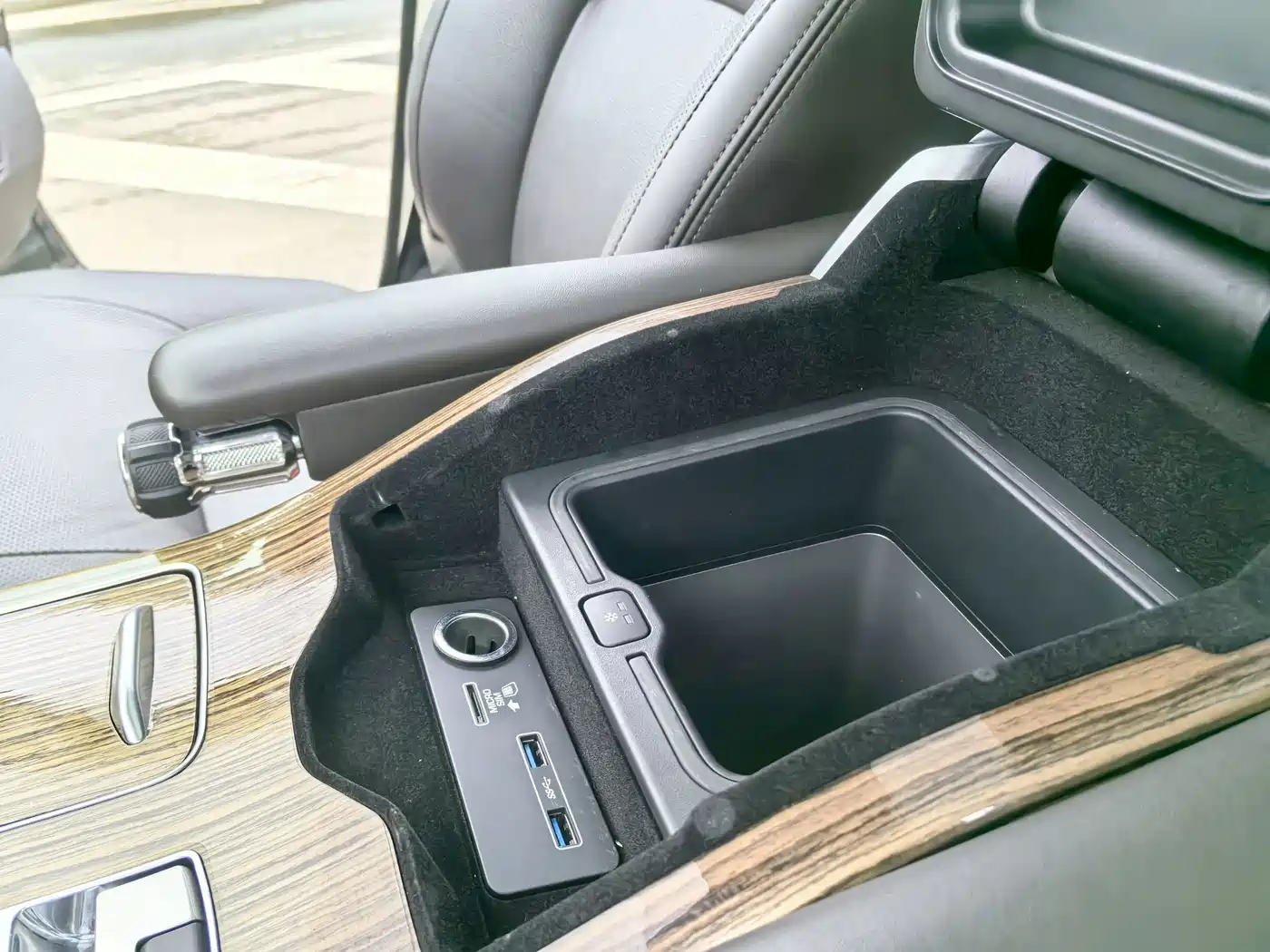 Photo 12 - Land Rover Range Rover