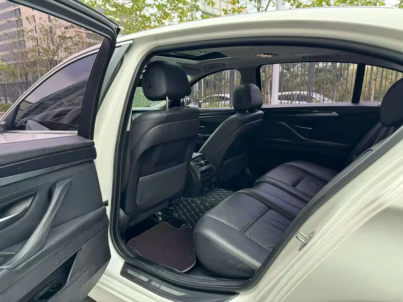 BMW 5 Series 2014 520Li Elegance фото 6