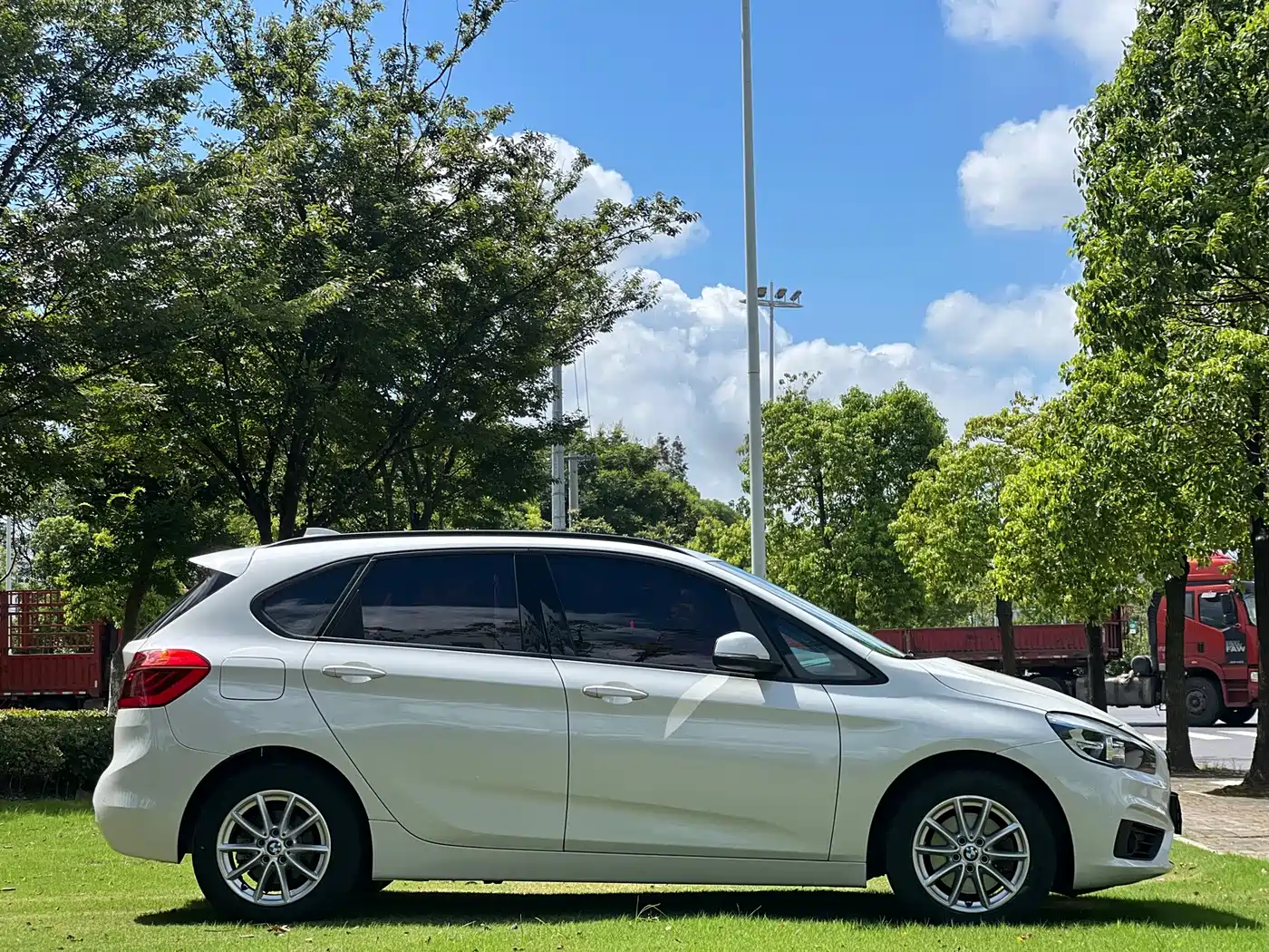 BMW 2 Series Touring 2016 2016 218i Fashion Model