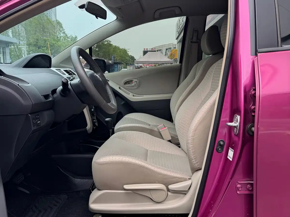 Toyota Yaris 2012 2011 1.6E Auto Charm Edition