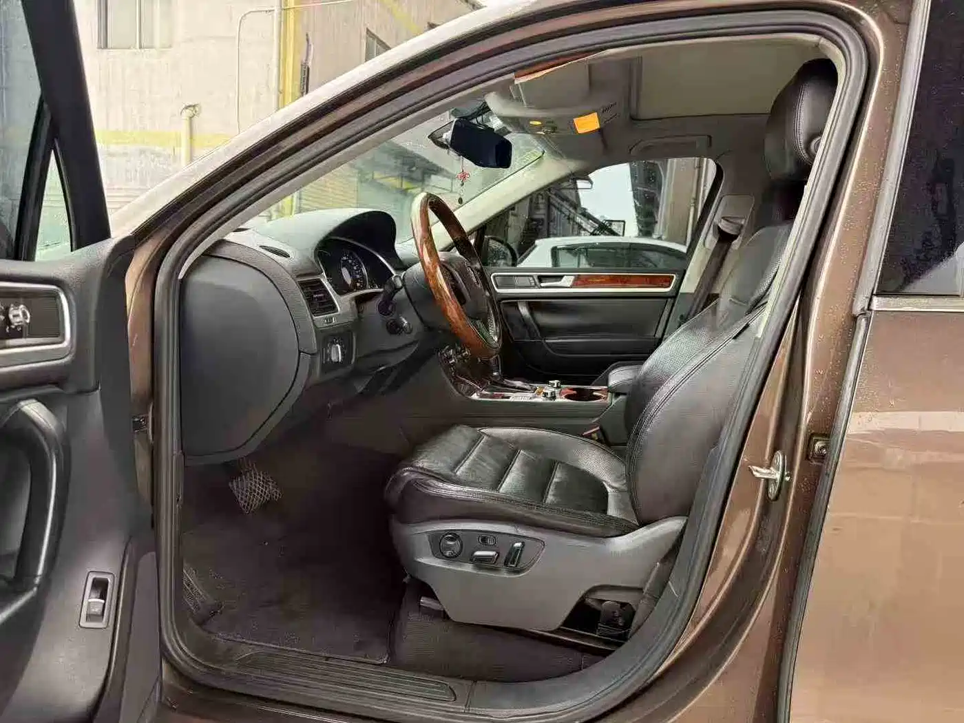 Volkswagen Touareg 2012 R-Line Luxury фото 7