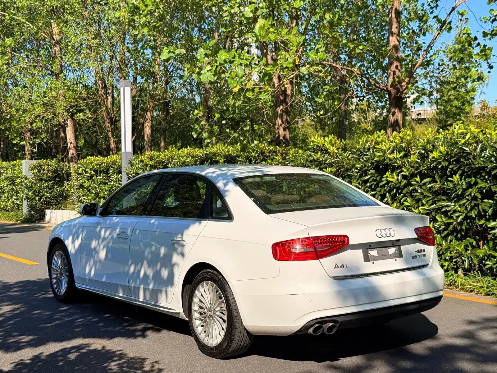 Фото 2 - Audi A4L