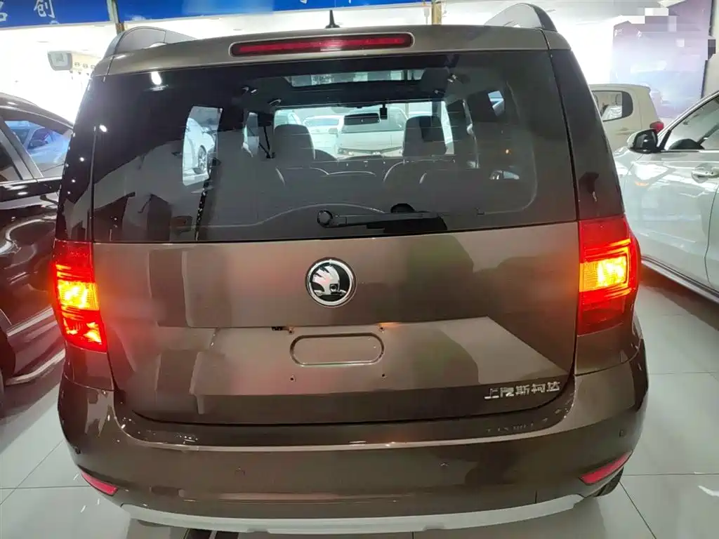 Škoda Yeti 2017 TSI280 DSG Advance фото 6