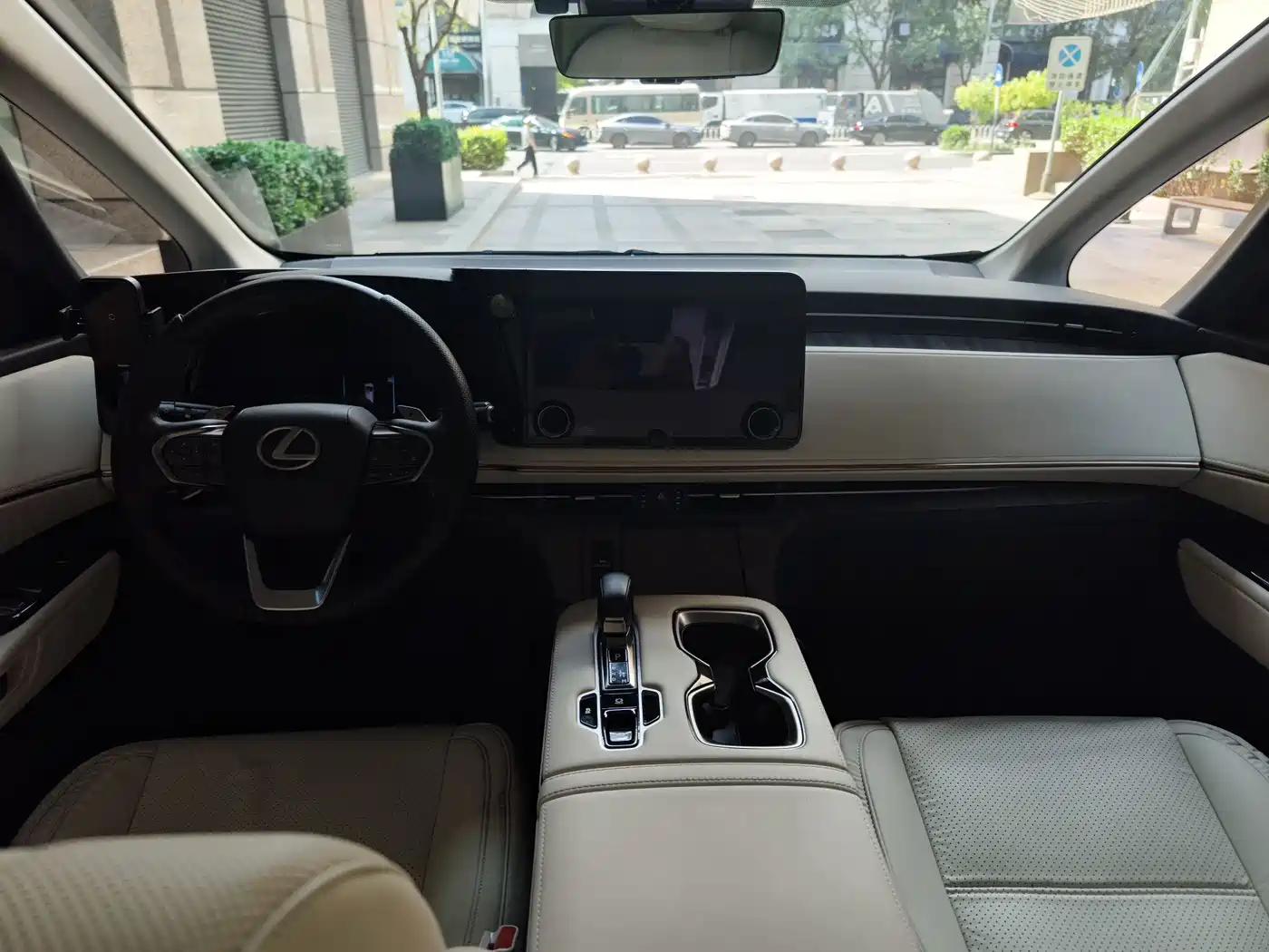 Lexus LM 2024 2025 Model 500h Four-Seater Imperial Edition
