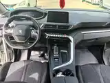 صورة 5 - Peugeot 5008