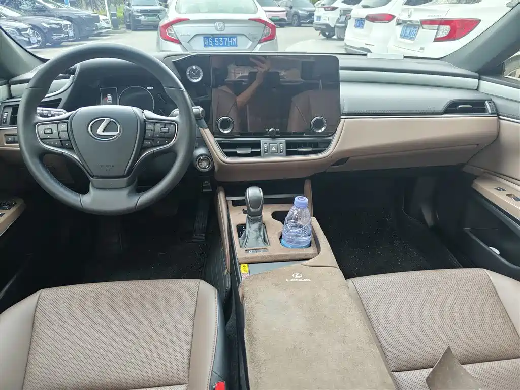 Lexus ES 2025 2025 200 Ultimate Edition