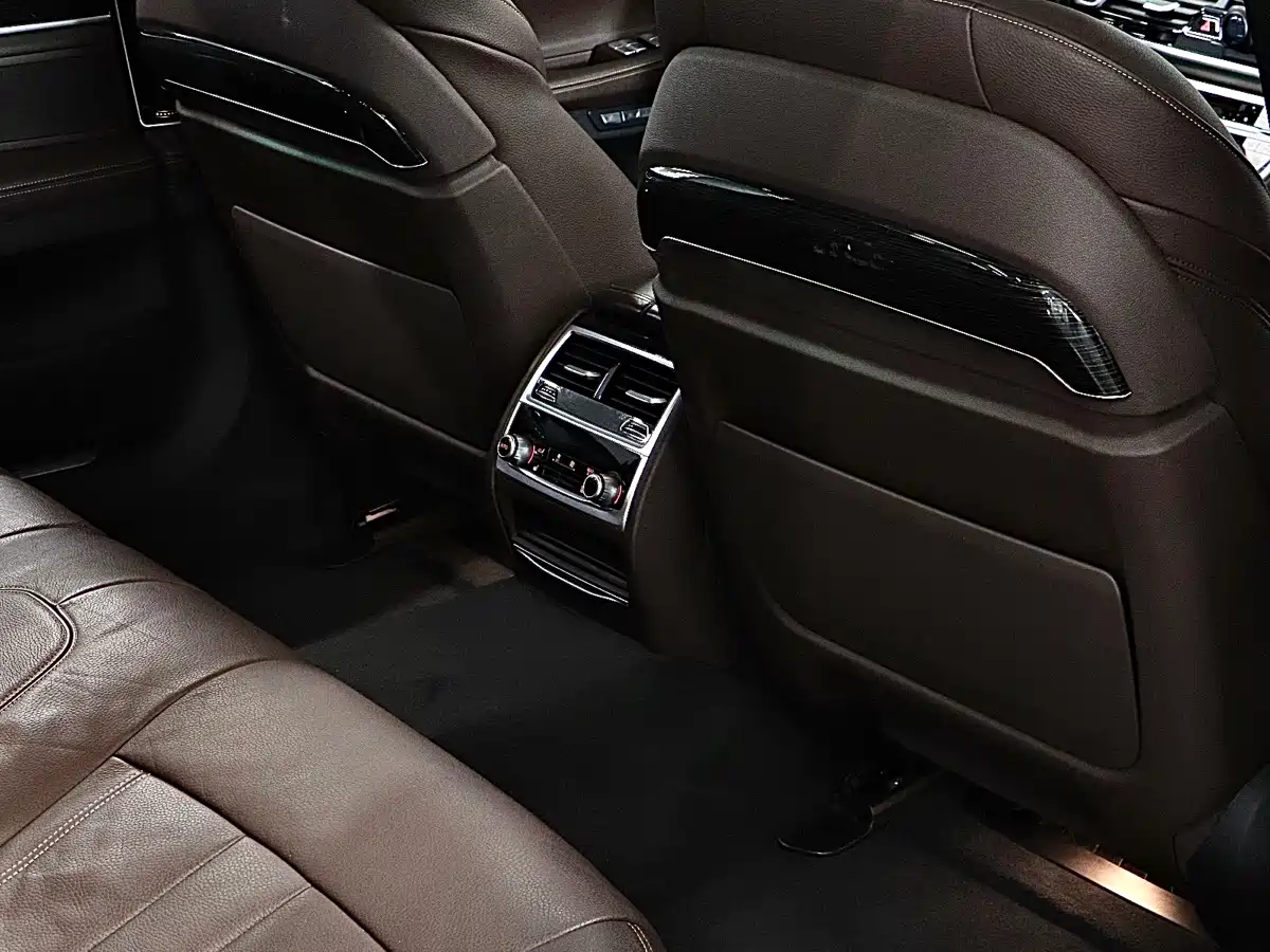 BMW 7 Series 2018 730Li Leading Type M Sport Package фото 17