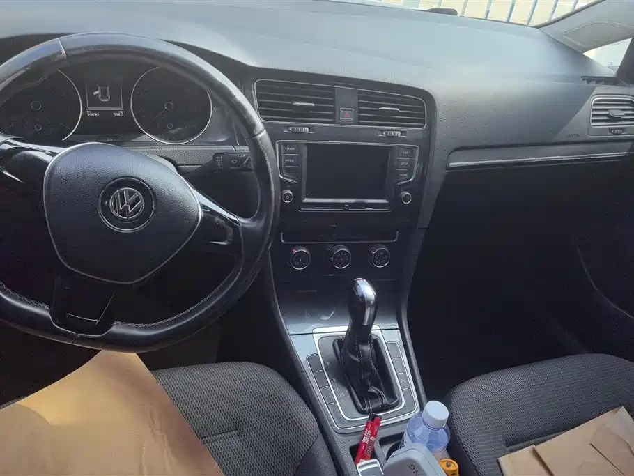 Volkswagen Golf 2017 230TSI Auto Comfort Millionth Anniversary Edition фото 12