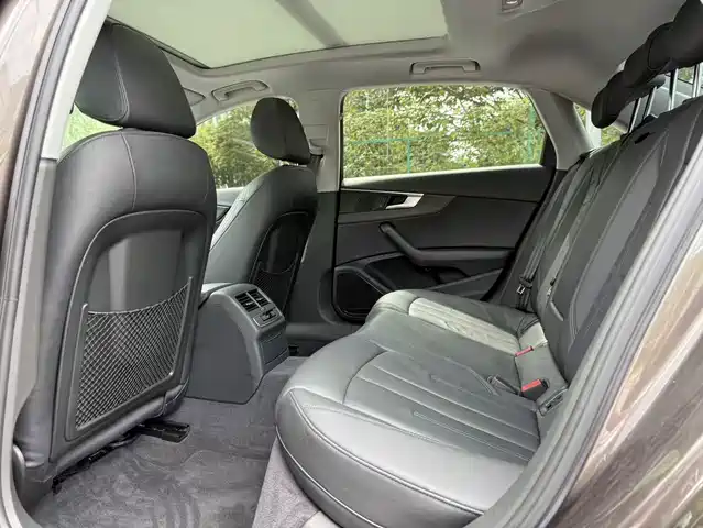Audi A4L 2017 Plus 45 TFSI quattro Style — фото 5