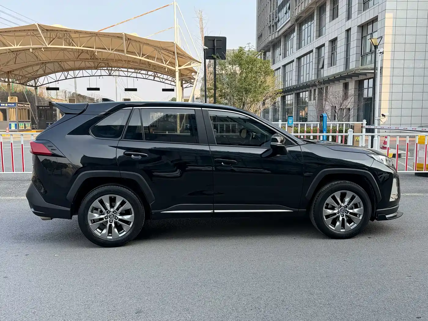 Toyota Wildlander 2022 2.0L CVT 2WD Knight Edition фото 4